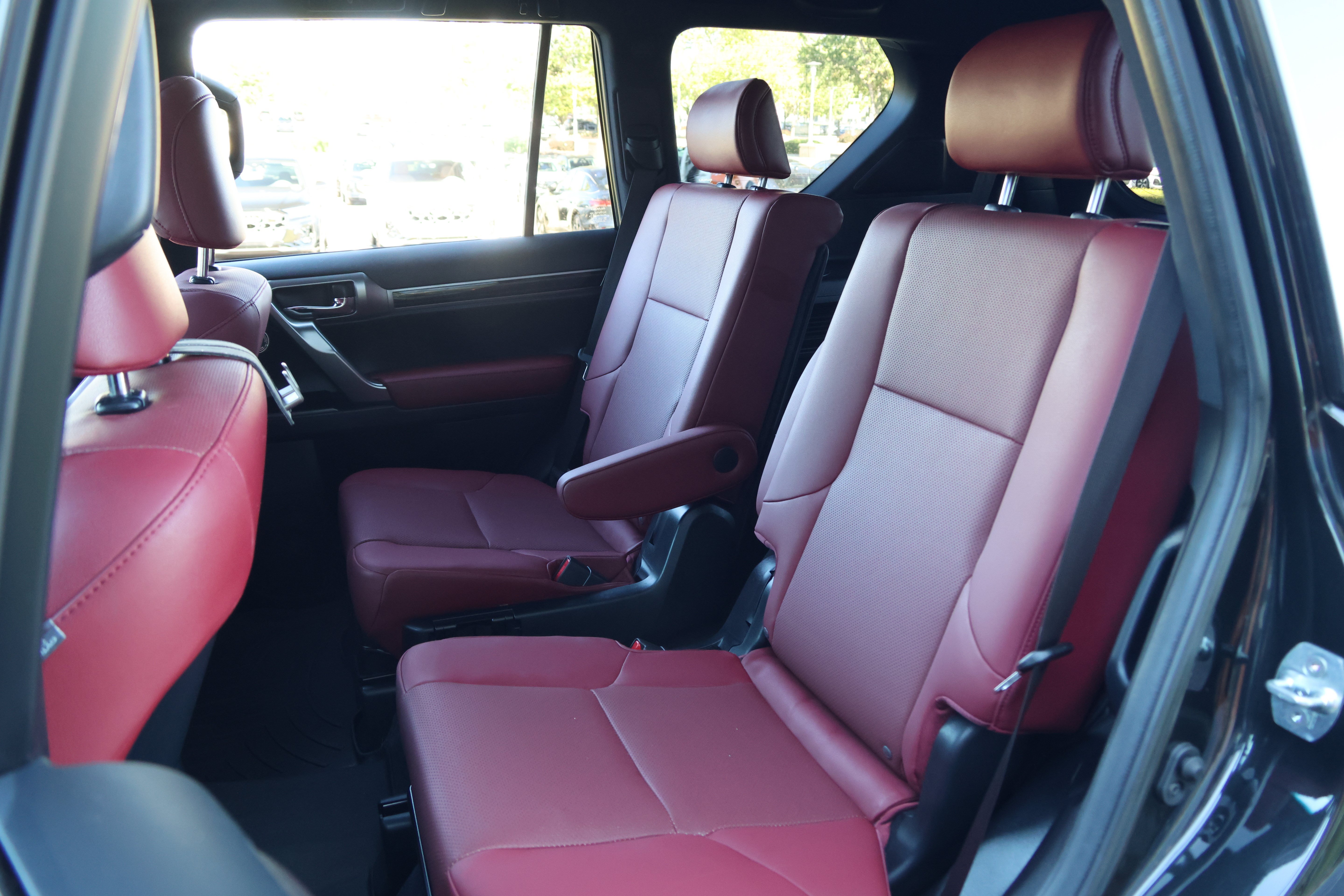 Used 2023 Lexus GX 460 Premium w/ Accessory Package AWD/4WD image 36