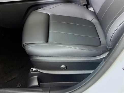 New 2026 Mercedes-Benz GLB 250 4MATIC image 23