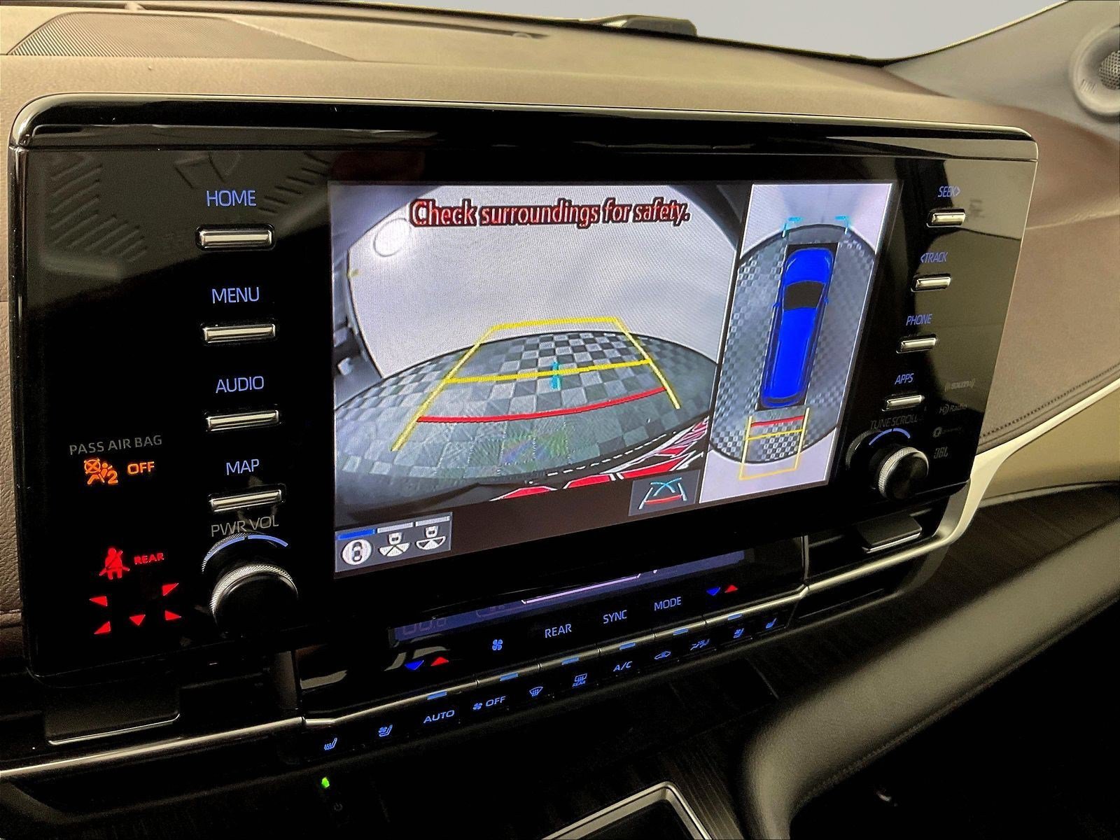 Used 2021 Toyota Sienna Platinum AWD/4WD image 14