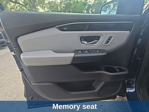 Used 2023 Honda Pilot Touring image 17