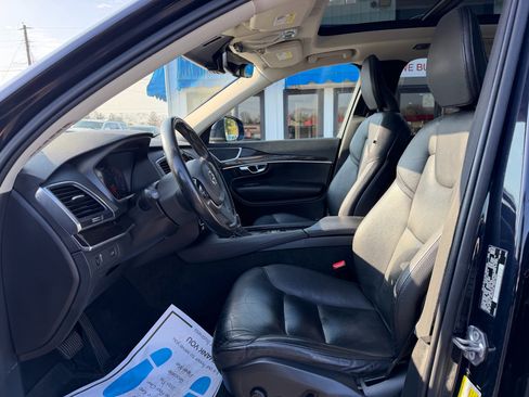 Used 2019 Volvo XC90 T6 Momentum w/ Protection Package Premier image 11