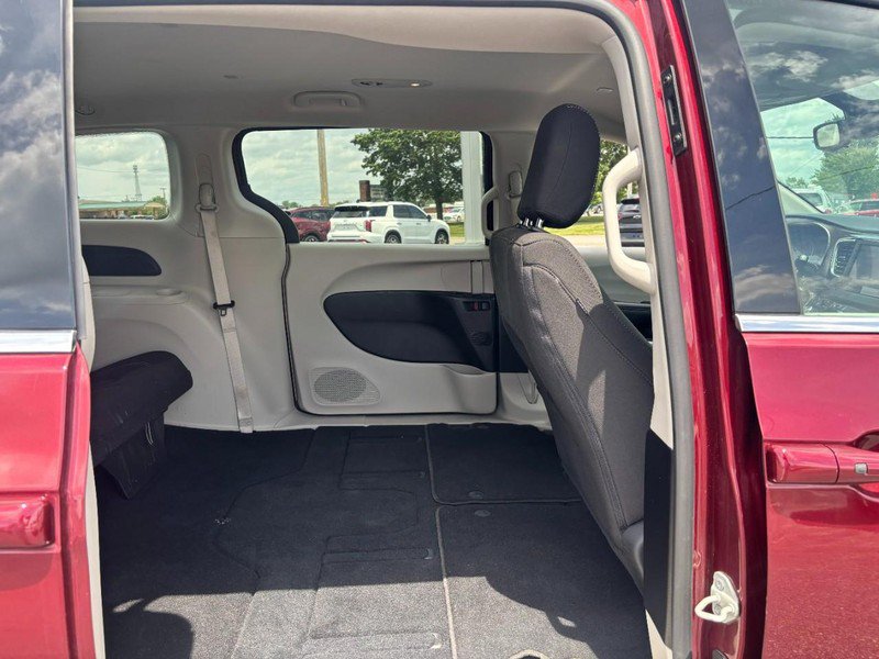 Used 2023 Chrysler Voyager LX FWD image 12