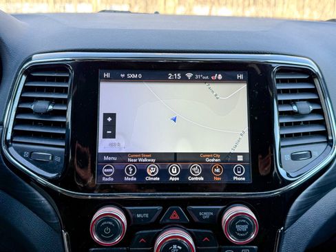 Used 2019 Jeep Grand Cherokee Laredo image 24