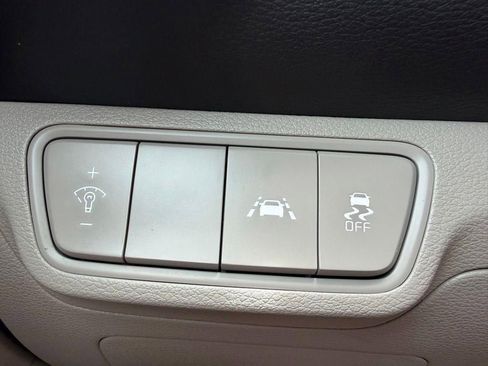 Used 2020 Kia Forte LXS FWD image 17