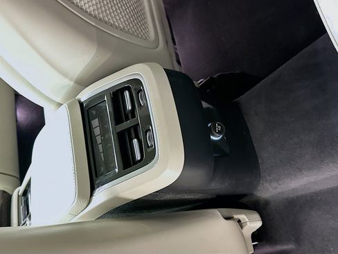 Used 2017 Volvo XC90 T6 Momentum w/ Vision Package image 28