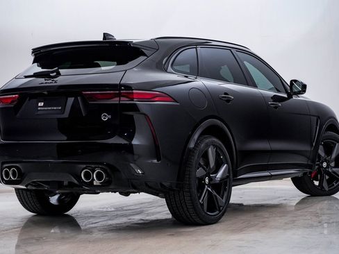 Used 2025 Jaguar F-PACE SVR image 9