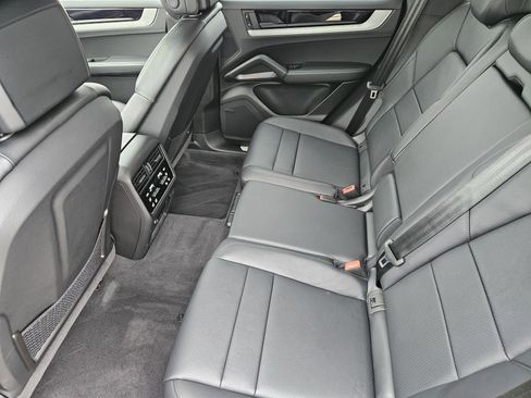Certified 2025 Porsche Cayenne image 28