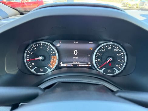 Used 2023 Jeep Renegade Latitude w/ Sun/Sound Group AWD/4WD image 14