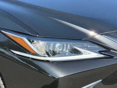 Used 2025 Lexus ES 300h w/ Premium Package FWD image 11