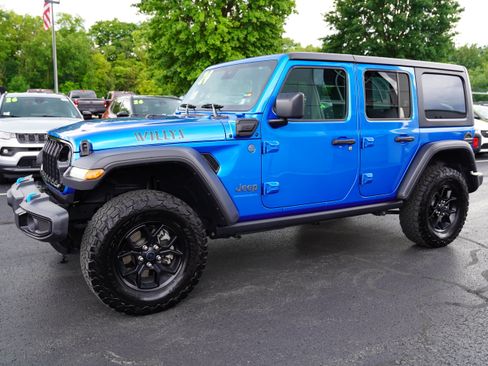 Used 2024 Jeep Wrangler Unlimited AWD/4WD image 9