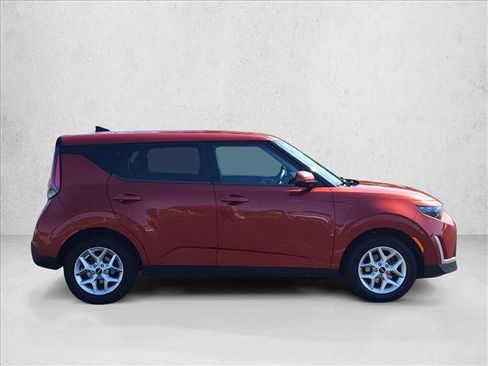 Used 2024 Kia Soul LX w/ Option Group 015 FWD image 4