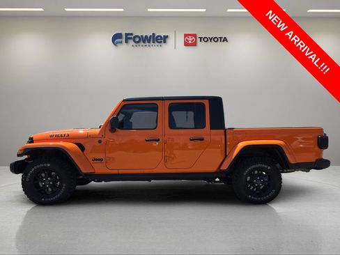 Used 2025 Jeep Gladiator Sport AWD/4WD image 4