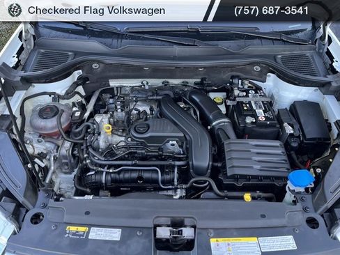 Used 2022 Volkswagen Taos SE image 32