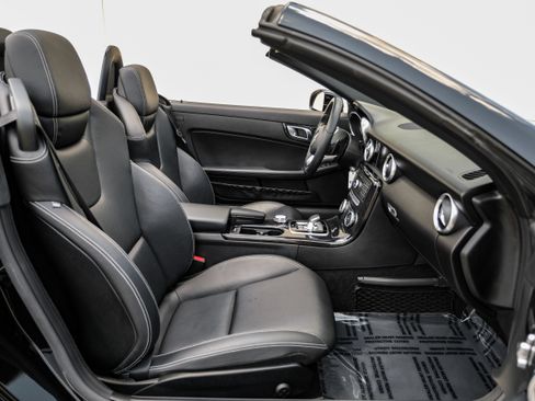 Used 2017 Mercedes-Benz SLC 300 image 31