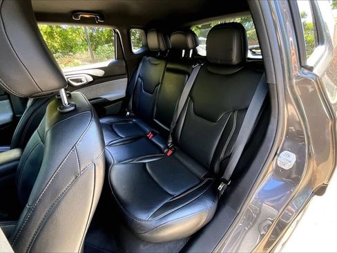 Used 2023 Jeep Compass Latitude AWD/4WD image 19