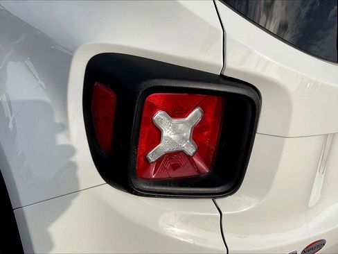 Used 2022 Jeep Renegade Latitude w/ Convenience Group AWD/4WD image 30