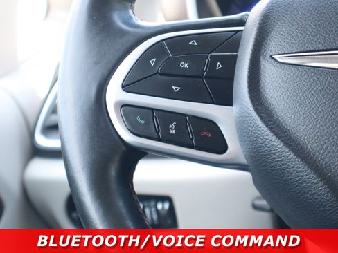 Used 2018 Chrysler Pacifica Touring-L Plus FWD image 15