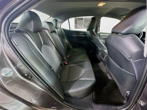 Used 2021 Toyota Camry SE image 11