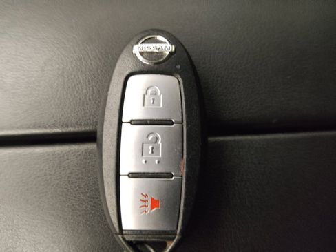 Used 2021 Nissan Rogue S FWD image 32