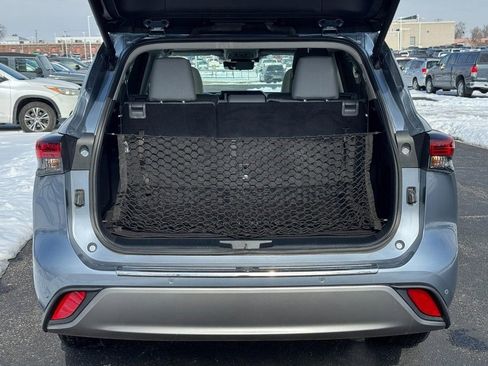 Used 2024 Toyota Highlander Platinum image 6