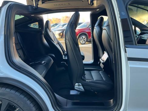 Used 2022 Tesla Model X image 25