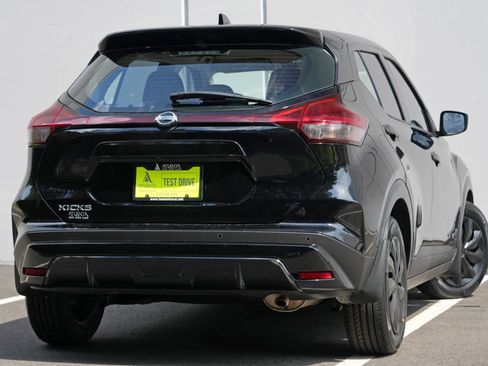 Used 2021 Nissan Kicks S FWD image 4