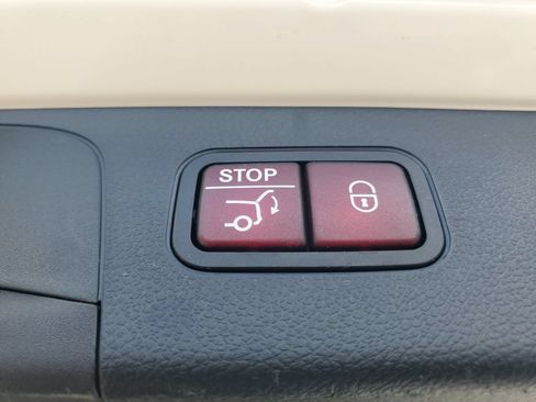 Used 2020 Mercedes-Benz GLC 300 4MATIC image 38
