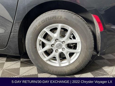 Used 2022 Chrysler Voyager LX image 35