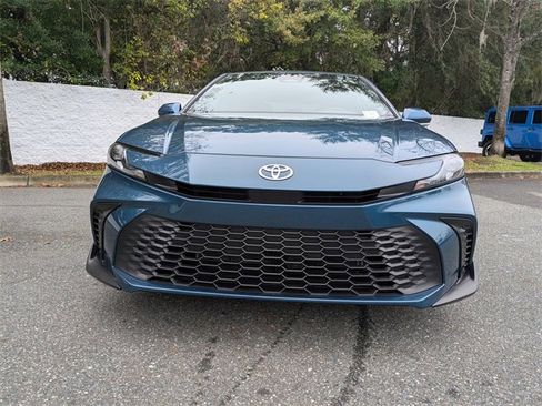 Used 2025 Toyota Camry SE image 8