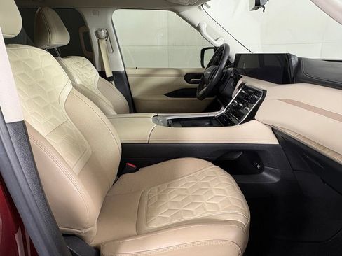 Used 2025 Nissan Armada Platinum Reserve AWD/4WD image 14
