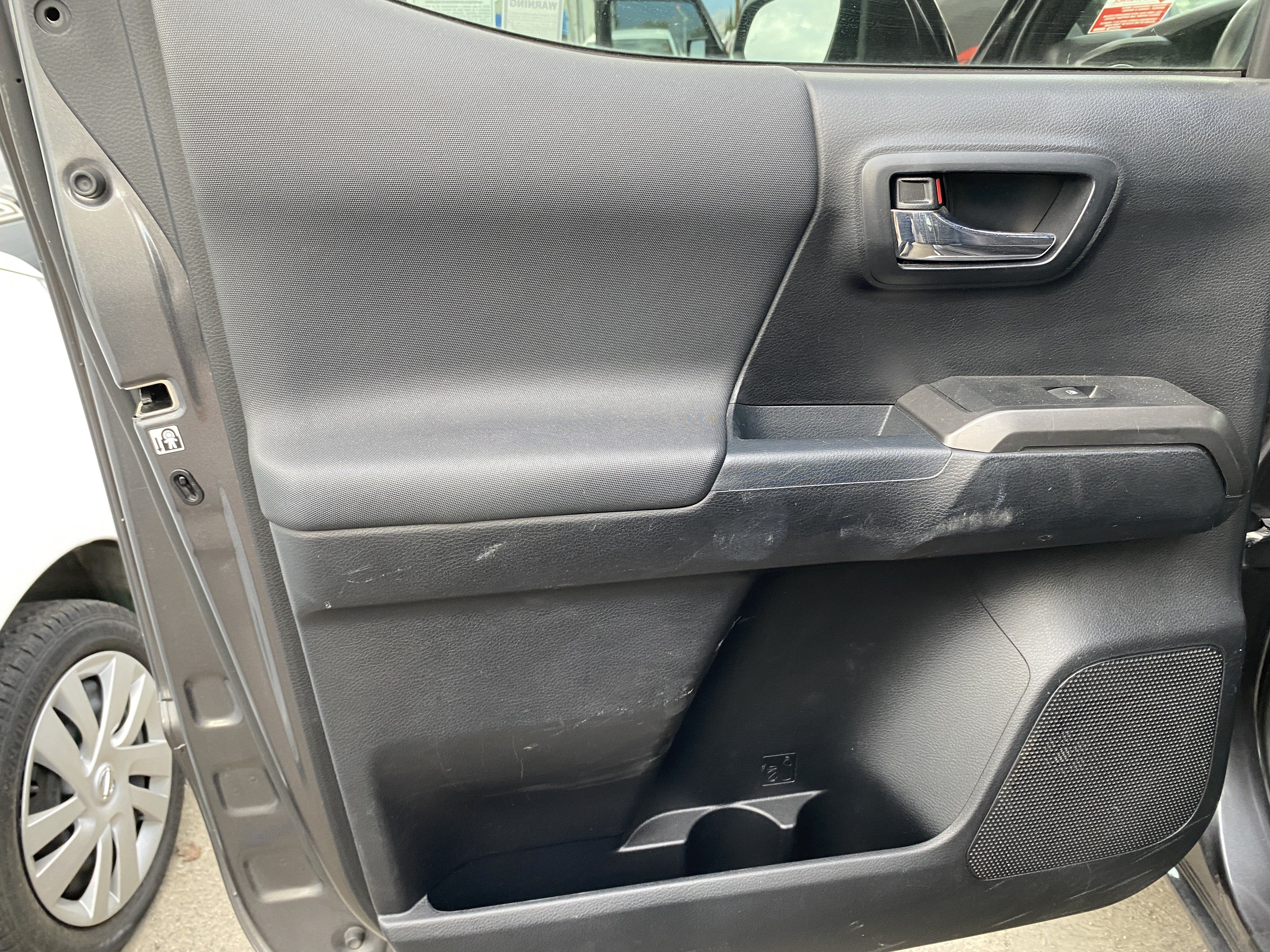 Used 2017 Toyota Tacoma TRD Sport RWD image 13