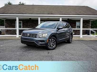 Used 2020 Volkswagen Tiguan SE w/ Panoramic Sunroof Package