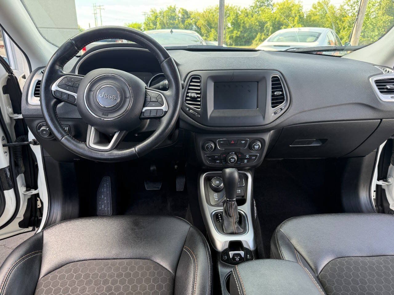 Used 2019 Jeep Compass Latitude w/ Cold Weather Group AWD/4WD image 12