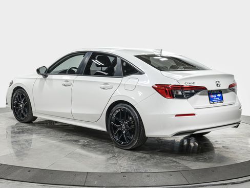 Used 2024 Honda Civic Sport image 4