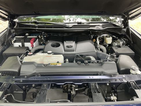 Used 2025 Toyota Tundra Limited AWD/4WD image 33