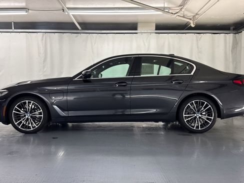 Certified 2023 BMW 530e w/ Premium Package image 2