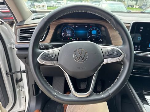 Used 2025 Volkswagen Atlas SE AWD/4WD image 14