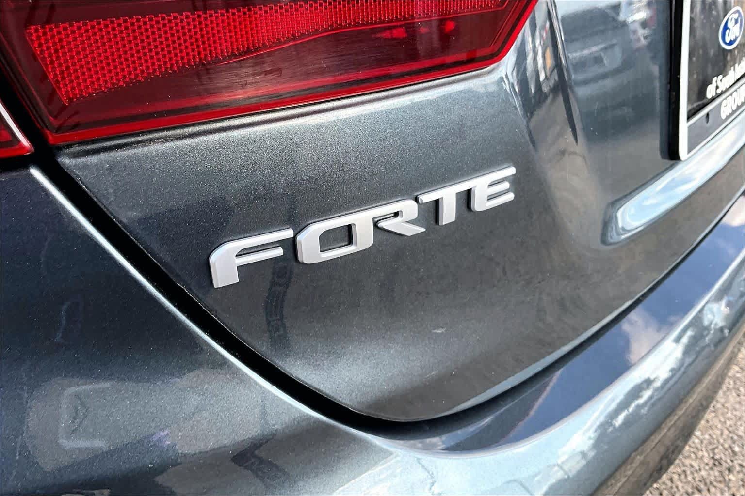 Used 2022 Kia Forte LXS FWD image 10