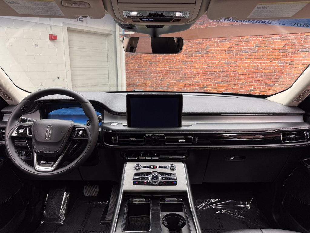 Used 2024 Lincoln Aviator AWD w/ Premium Package image 11