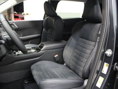 New 2025 Mitsubishi Outlander SE image 7