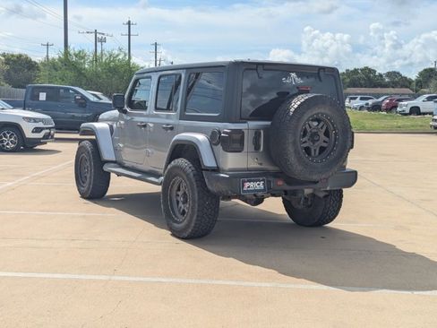 Used 2018 Jeep Wrangler Unlimited Sahara AWD/4WD image 7