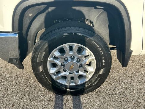 Used 2024 Chevrolet Silverado 2500 LT AWD/4WD image 21