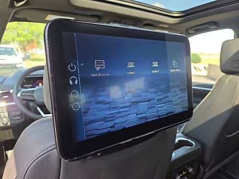 New 2026 Chevrolet Suburban Premier AWD/4WD image 9