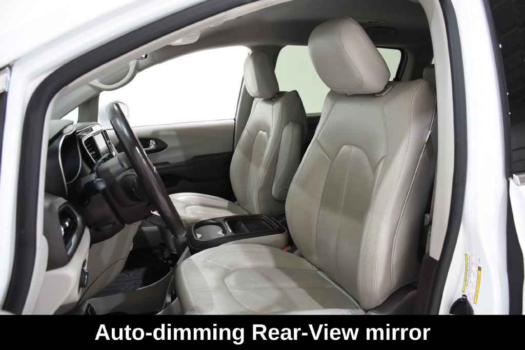 Used 2020 Chrysler Pacifica Touring-L FWD image 25