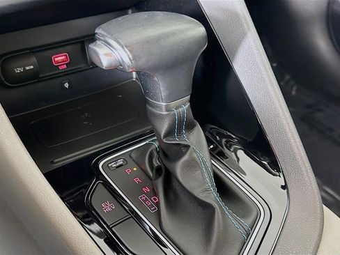 Certified 2020 Kia Niro EX image 17