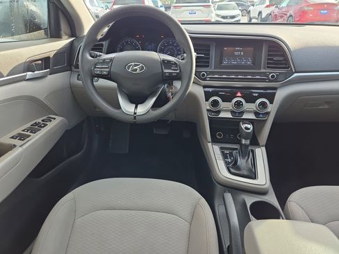 Used 2019 Hyundai Elantra SE image 26