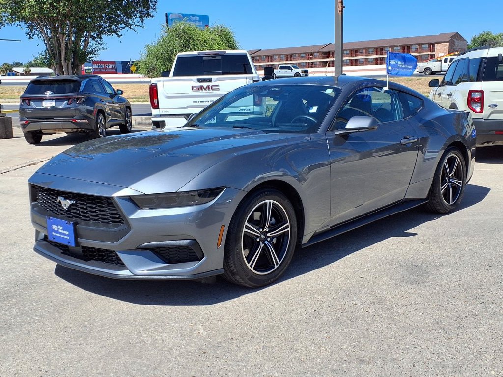 Used 2025 Ford Mustang Coupe RWD image 4