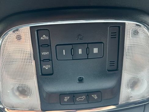 Used 2018 Jeep Grand Cherokee Altitude AWD/4WD image 29
