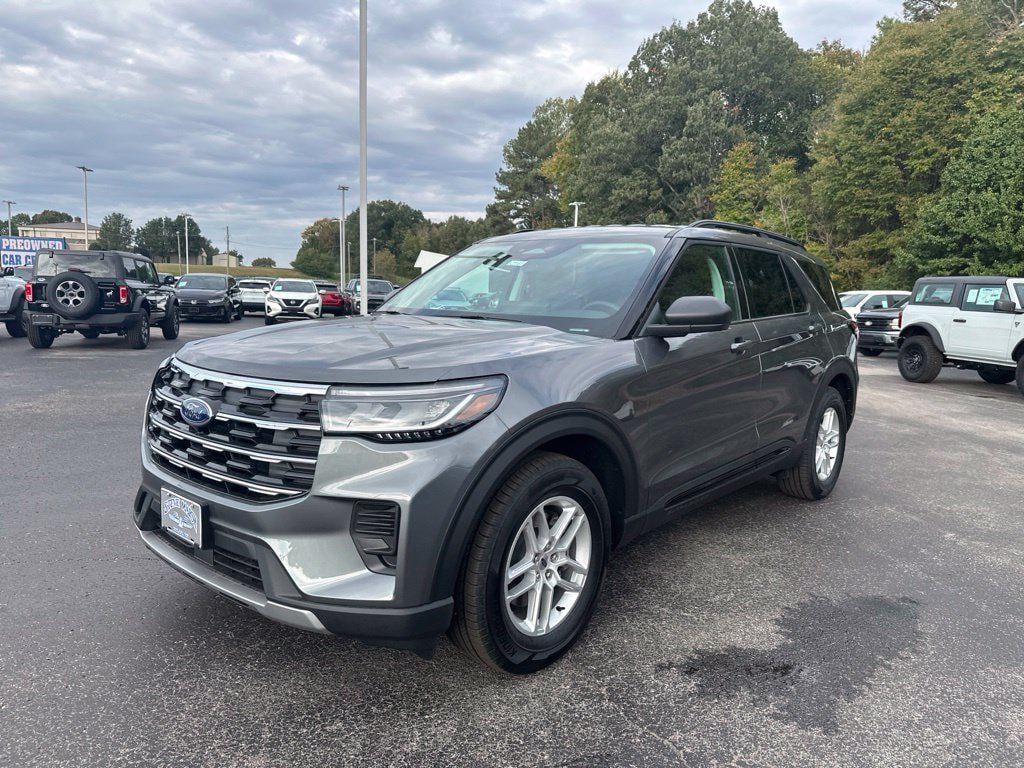 New 2026 Ford Explorer Active RWD image 7