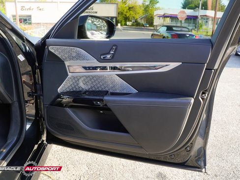 Used 2023 BMW 760i xDrive AWD/4WD image 29